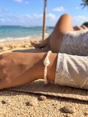 Shell and Freshwater Pearl Bracelet